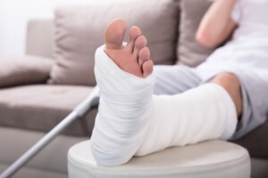 Support Devices for Broken Ankles